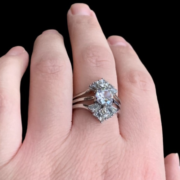 ‼️LAST CHANCE 12/31 ‼️ STERLING SILVER CUBIC ZIRCONIA RING - Picture 6 of 8